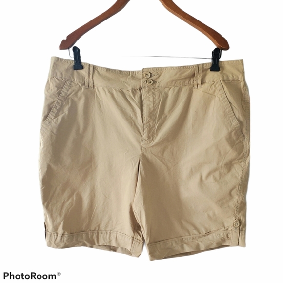 Faded Glory Khaki Stretch Shorts NWT Size 18 - Picture 1 of 5